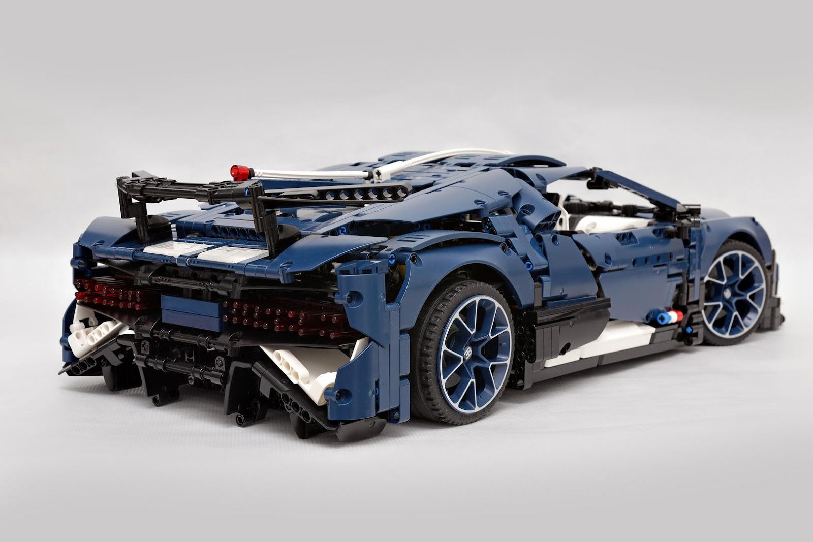 Mould King 13125 - Aerodynamic W16 Chiron Hyper Beast - vue 10 | Power Blockz