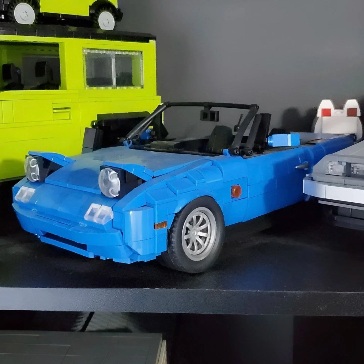 GOBRICKS MOC 27076 - Blue - JDM MX5 Roadster – 90s Edition - vue 2 | Power Blockz