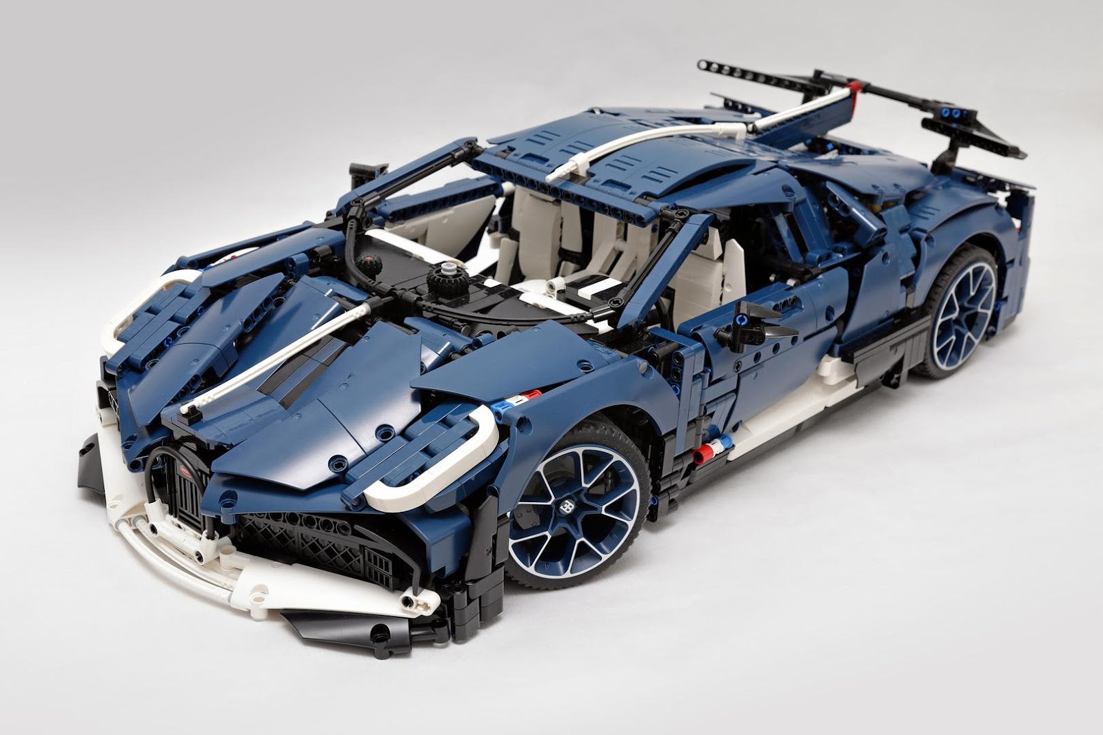 Mould King 13125 - Aerodynamic W16 Chiron Hyper Beast - vue 9 | Power Blockz