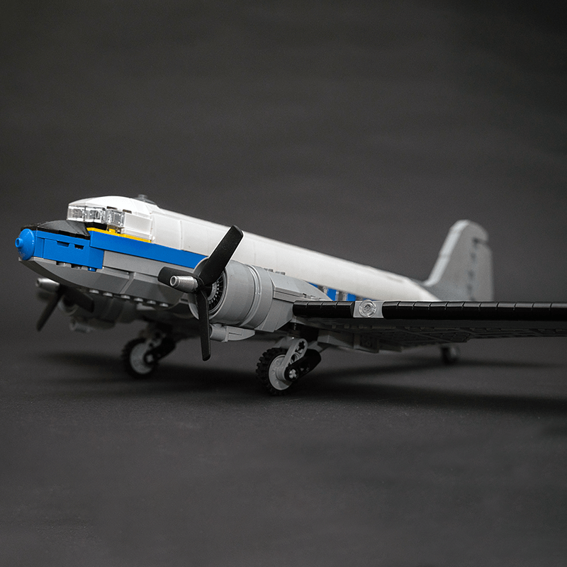 Gobricks MOC-132701 - Douglas DC-3 - vue 2 | Power Blockz