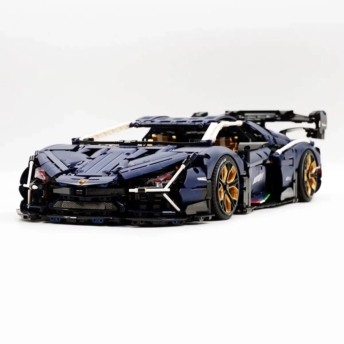 2024 Hybrid V12 Hypercar - vue 3