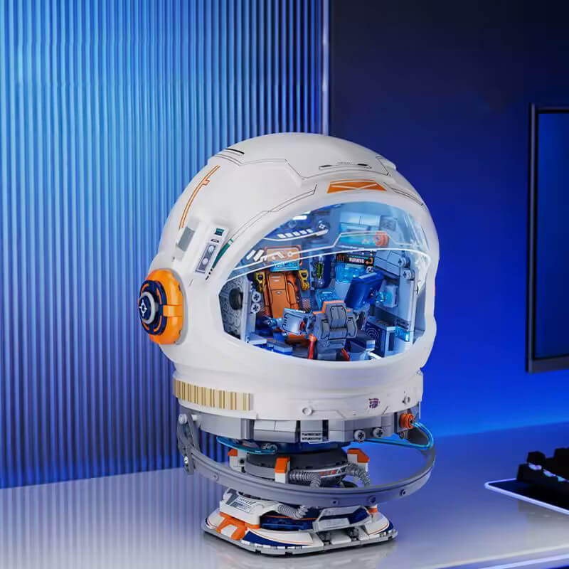 Space Explorer Helmet - vue 3