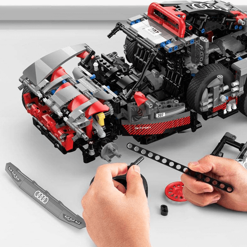 Rastar 92700 - Remote Controlled 4x4 RS Q e-tron - vue 3 | Power Blockz