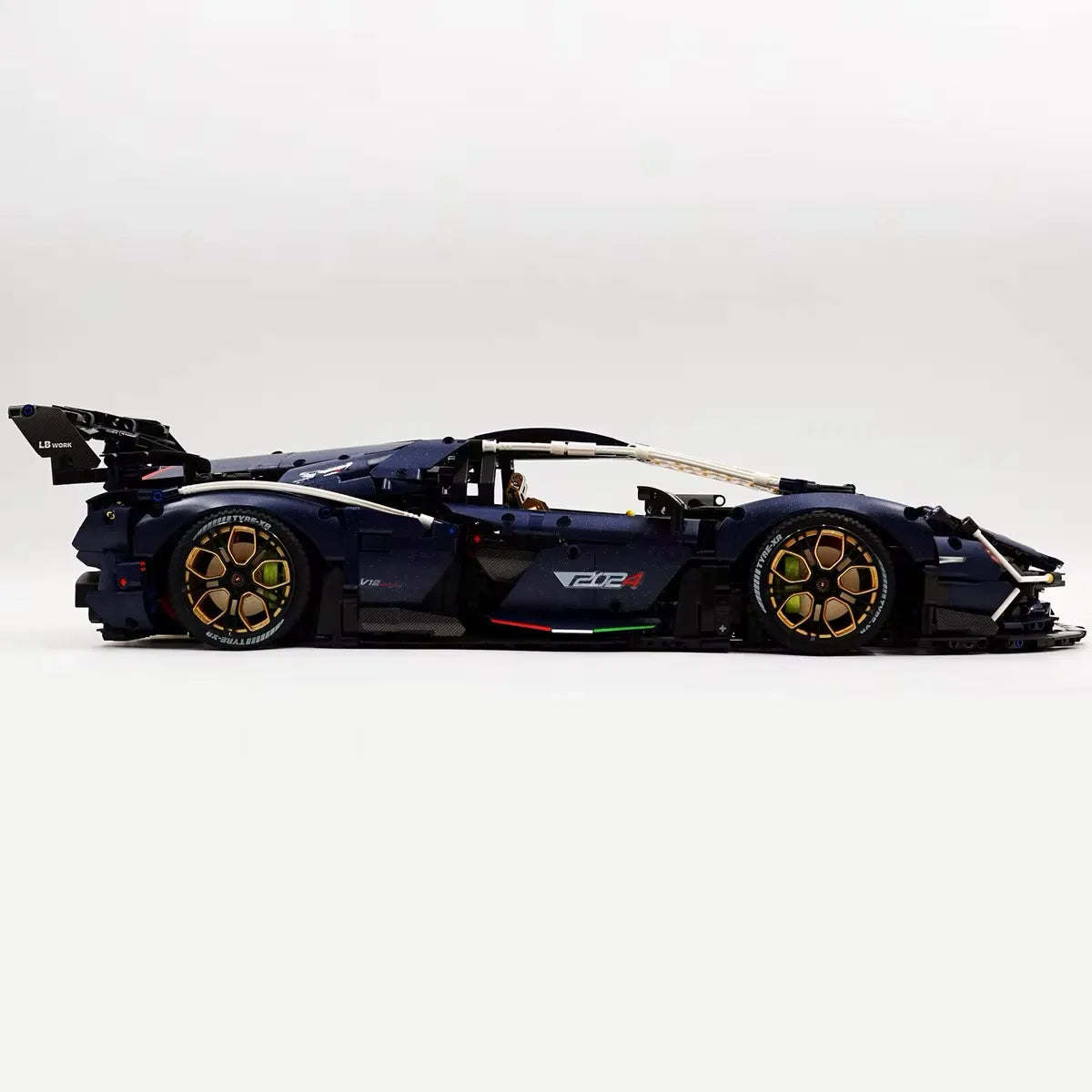 2024 Hybrid V12 Hypercar - vue 8