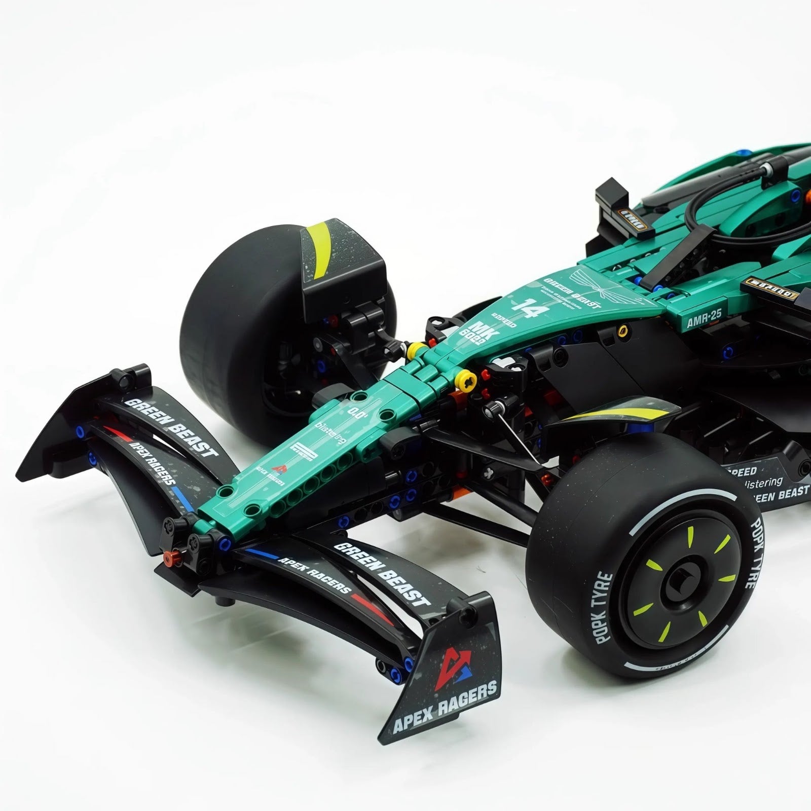 EIKEE Y18011 - Static - AMR 25 Formula 1 Car - vue 8 | Power Blockz