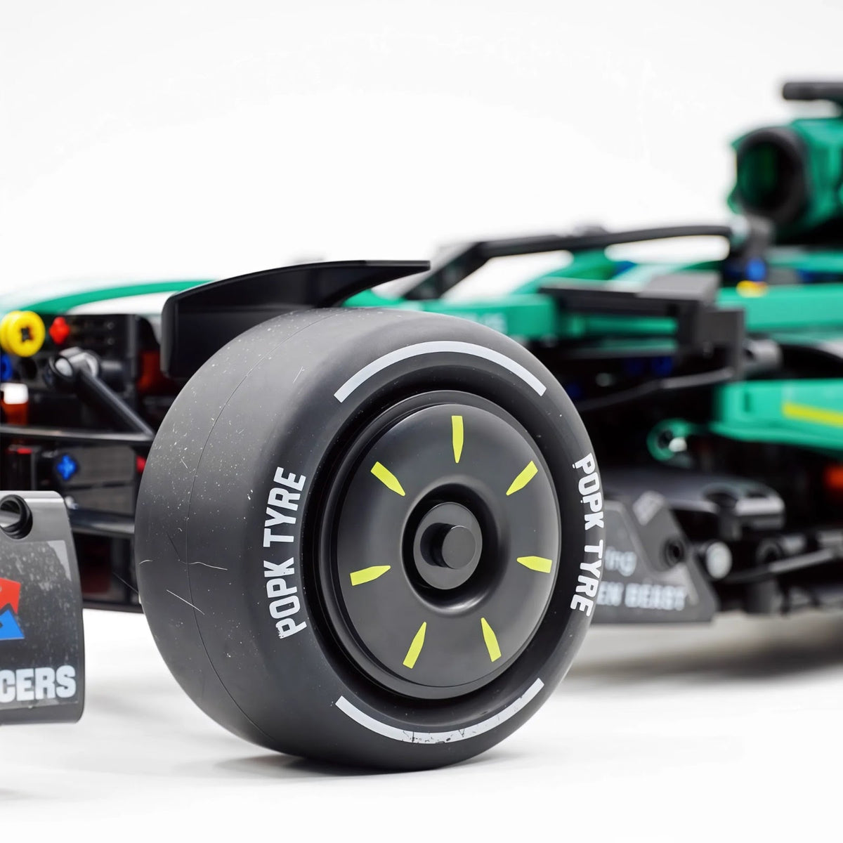 EIKEE Y18011 - Static - AMR 25 Formula 1 Car - vue 12 | Power Blockz