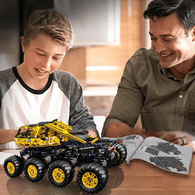 Mould King 18031 - Remote Controlled - Red - 8-Wheel Drive Off-Roader - vue 5 | Power Blockz
