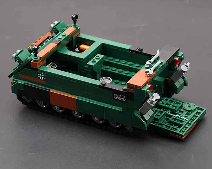 Xingbao XB-0650 MTW M113 Tank - 748pcs building blocks set - view 8 | Power Blockz