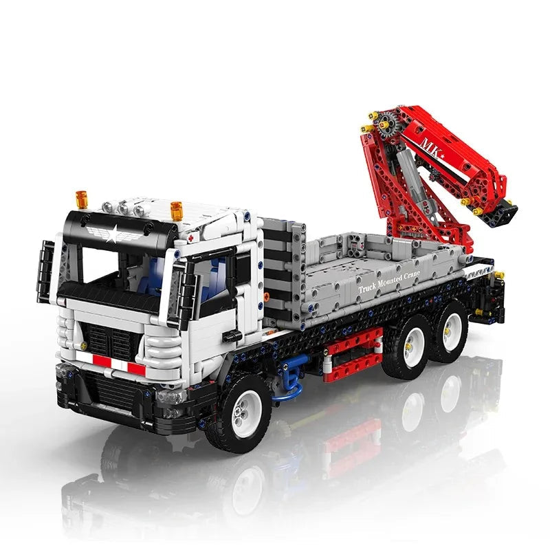 Mould King 17063 Truck Mounted Crane - 2530pcs building blocks set - front view | Power Blockz